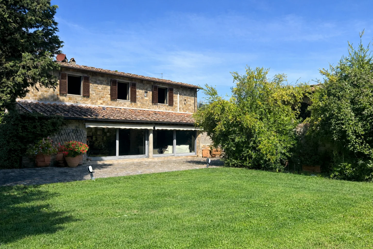 Prestigious Villa Just Minutes from Poggio Imperiale